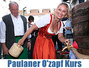 Oktoberfest 2008 Wiesn to go oder Prêt-à-Porter? Wiesnfass Zapfkurs mit Weltneuheit von Paulaner für ein Oktoberfest für zu Hause (Foto: MartiN Schmitz)